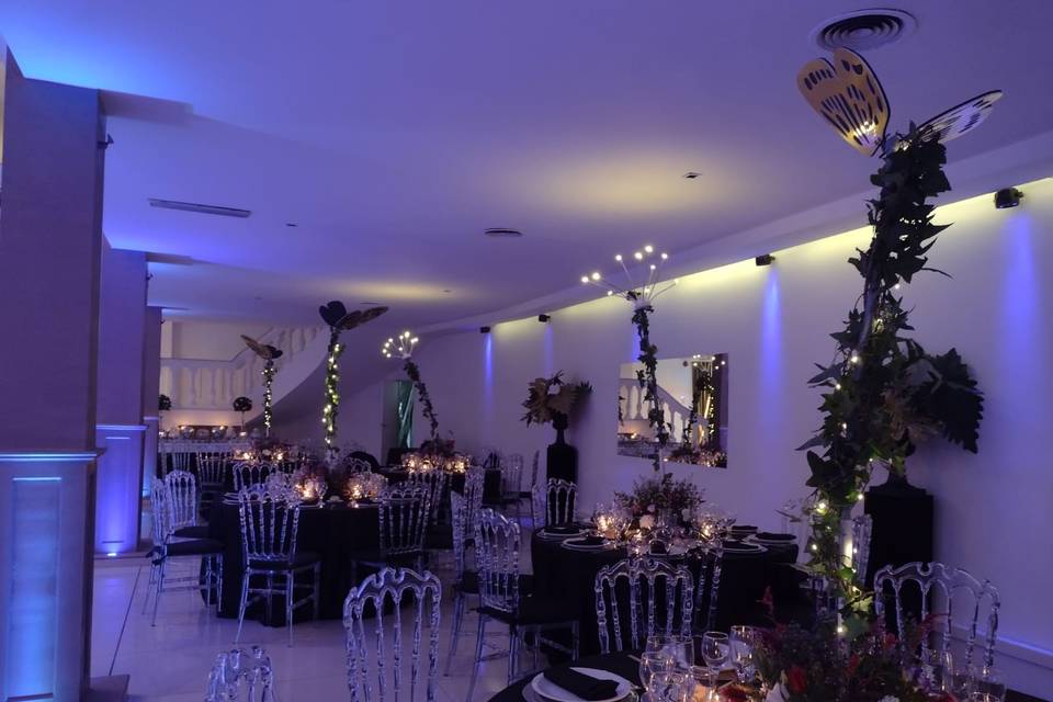 Adornos y mobiliario para eventos nupciales