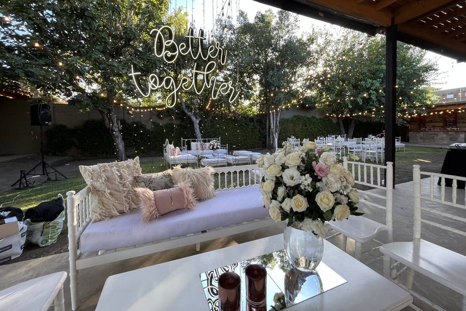 Adornos y mobiliario para eventos nupciales