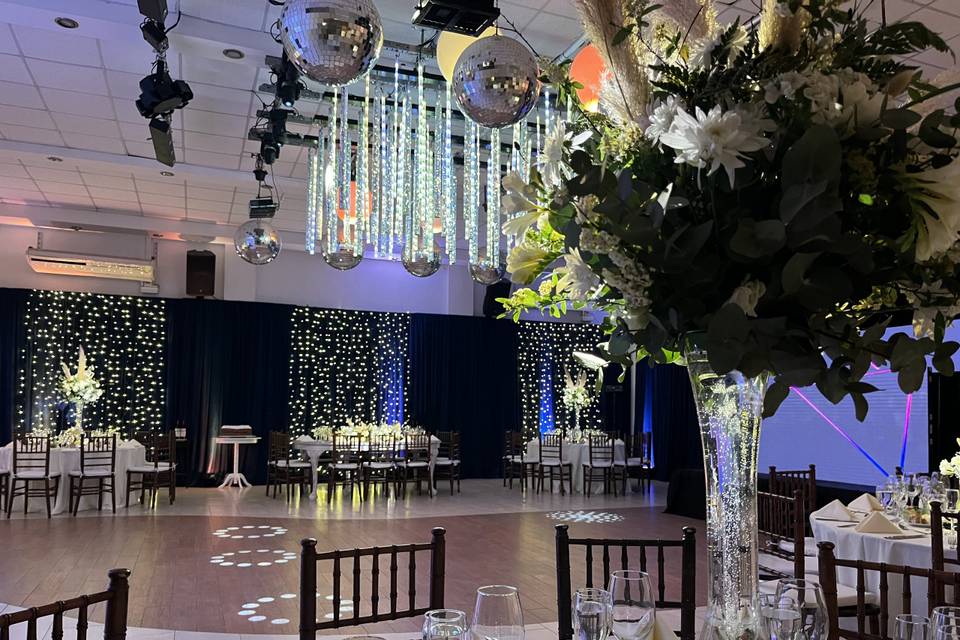 Adornos y mobiliario para eventos nupciales