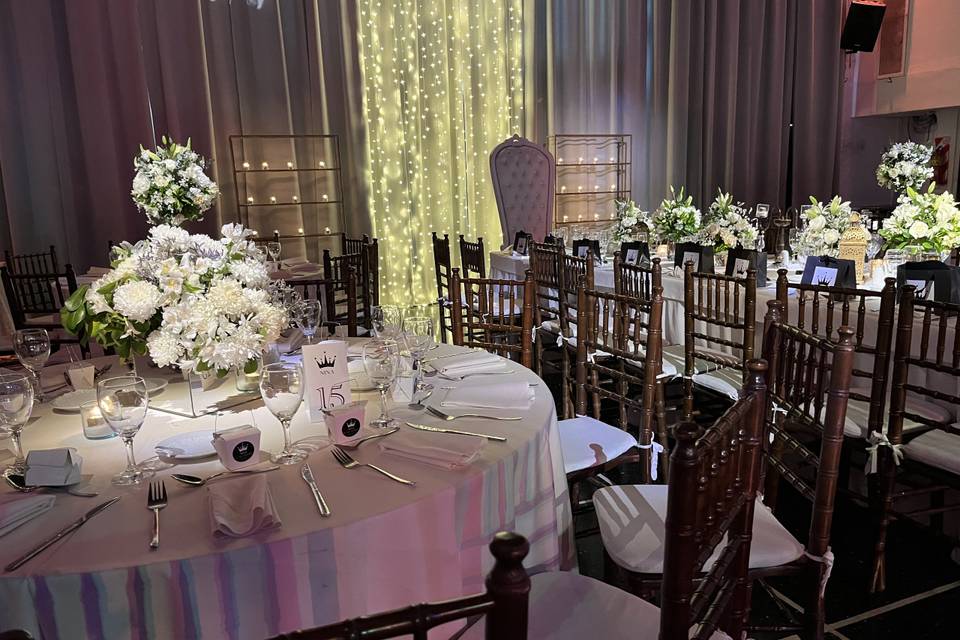 Adornos y mobiliario para eventos nupciales