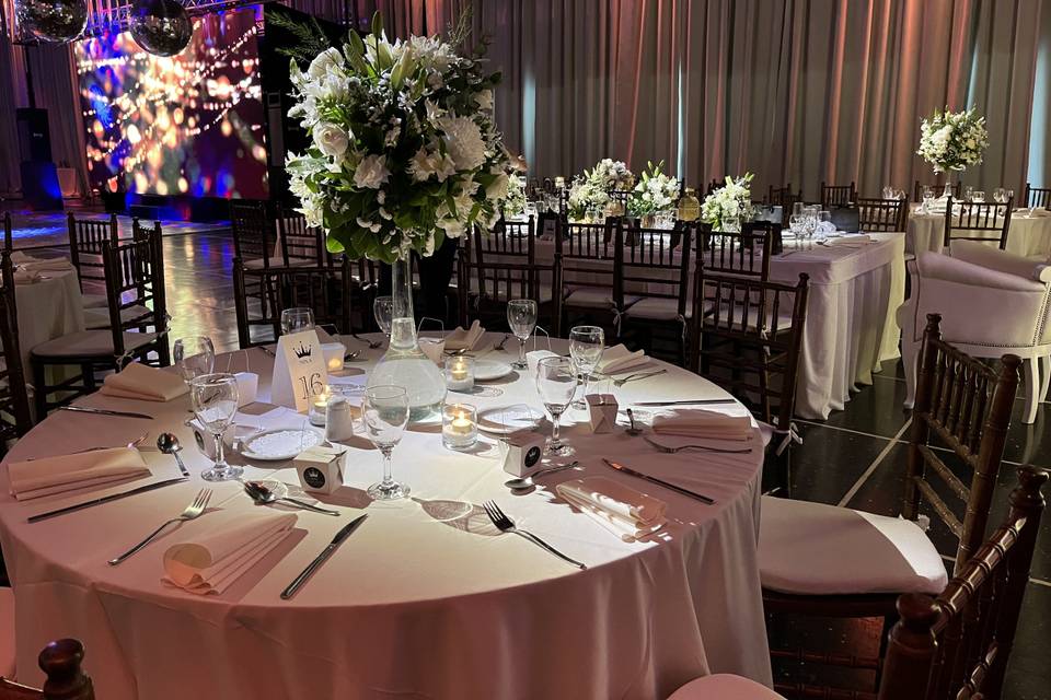 Adornos y mobiliario para eventos nupciales