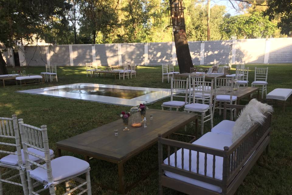 Adornos y mobiliario para eventos nupciales