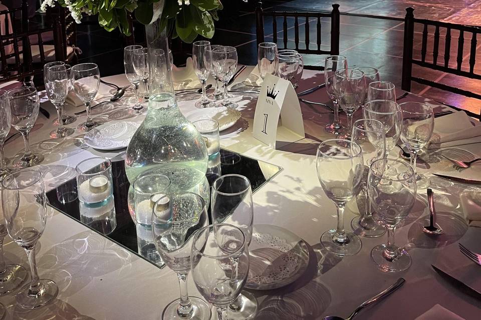 Adornos y mobiliario para eventos nupciales