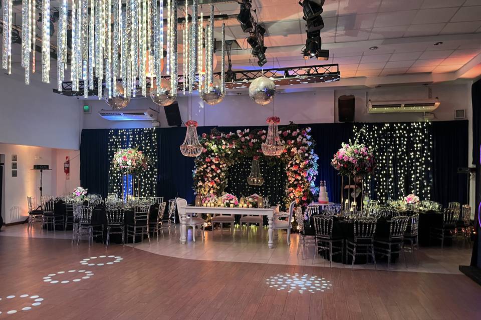 Adornos y mobiliario para eventos nupciales