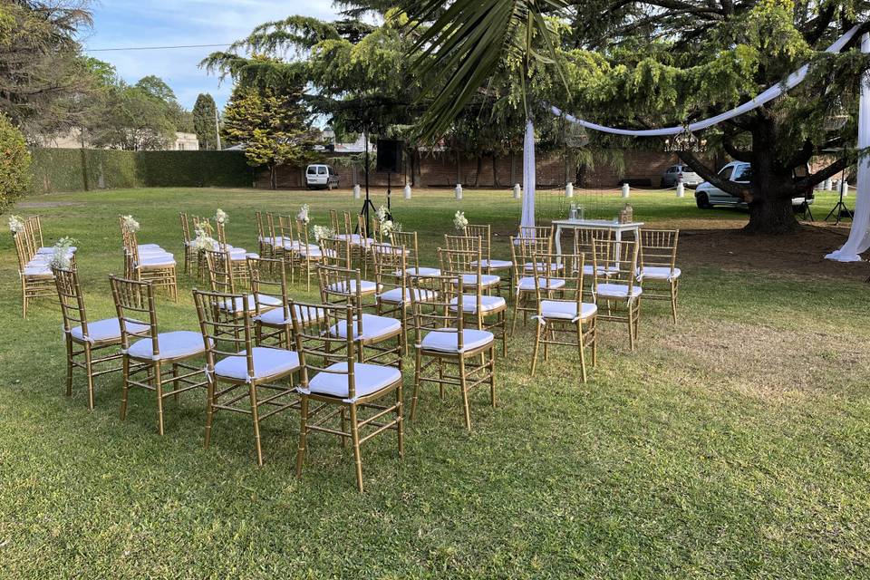 Adornos y mobiliario para eventos nupciales