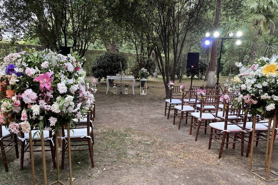 Adornos y mobiliario para eventos nupciales