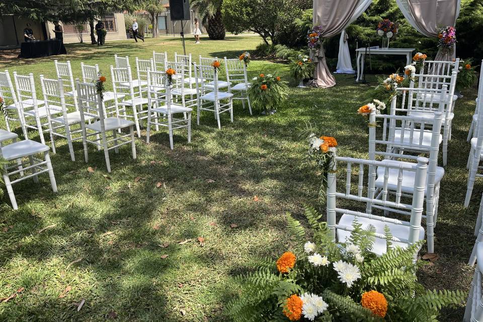 Adornos y mobiliario para eventos nupciales