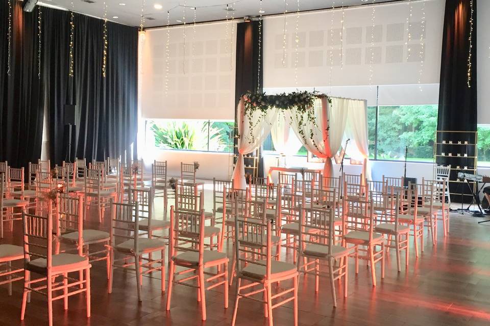 Adornos y mobiliario para eventos nupciales