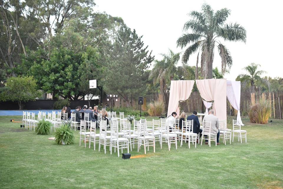 Adornos y mobiliario para eventos nupciales