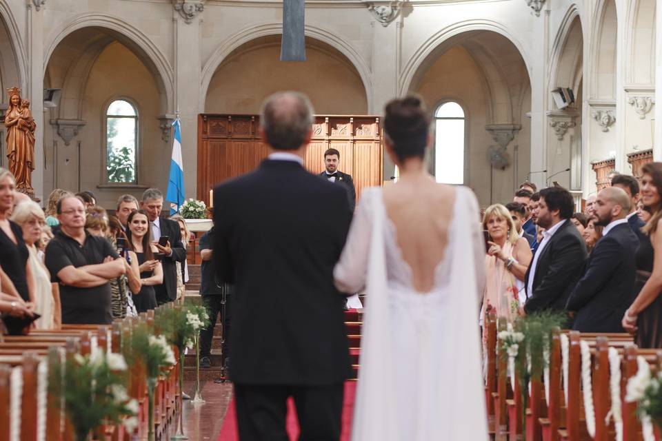 Fotos de parejas hacia el altar