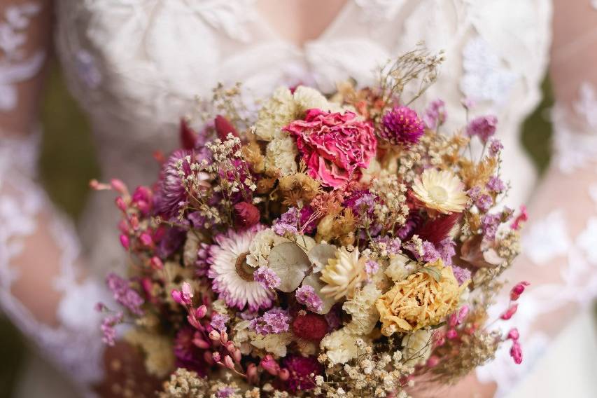 Ramo de novia con flores secas