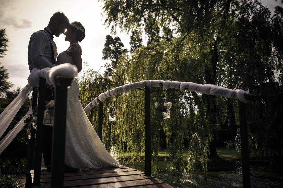 Pareja en un puente