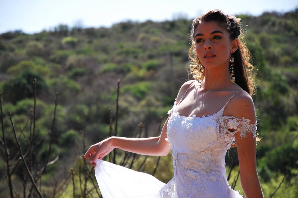 Novia con vestido de tirantes