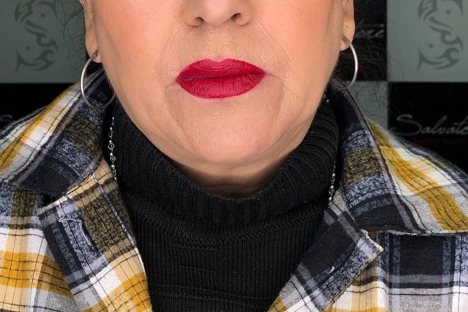 Maquillaje con labios rojos