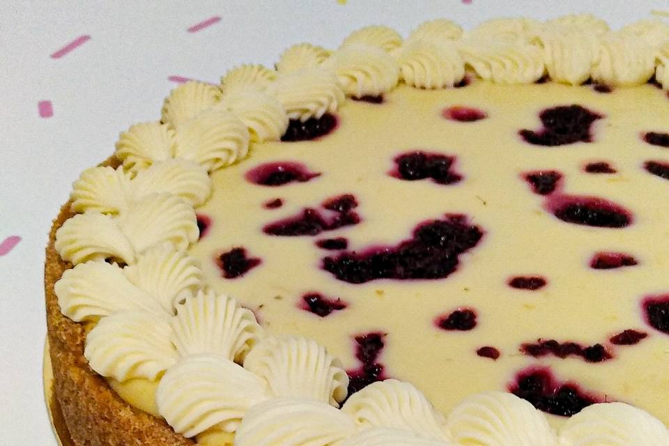 Key lemon pie con frutos rojos