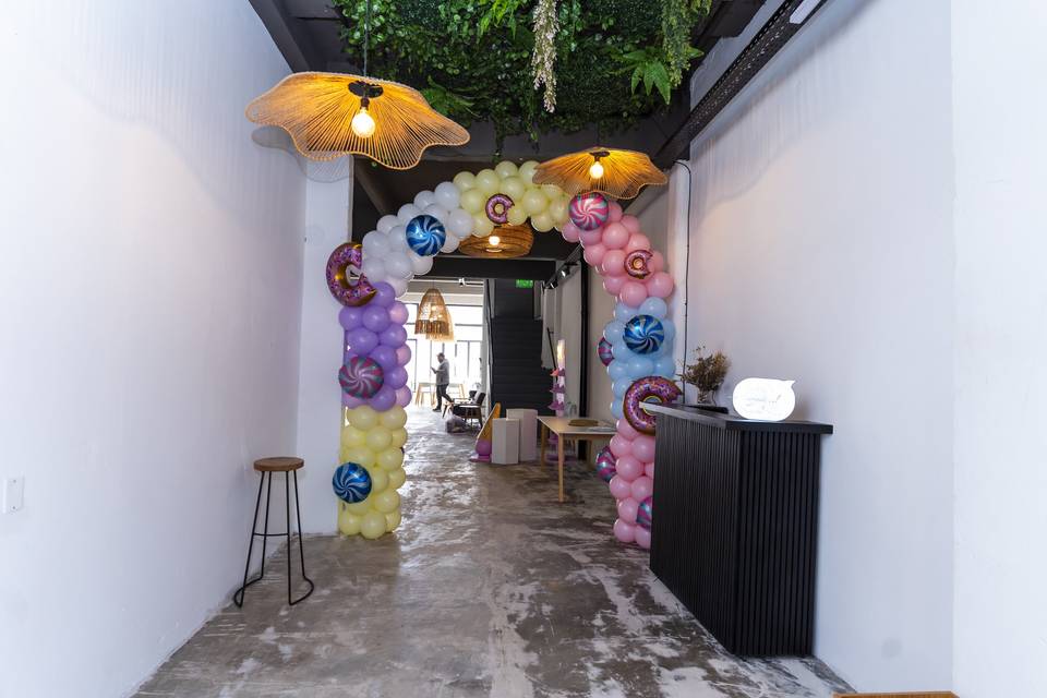 Entrada decorada con globos