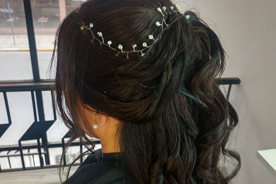 Peinado recogido con perlas
