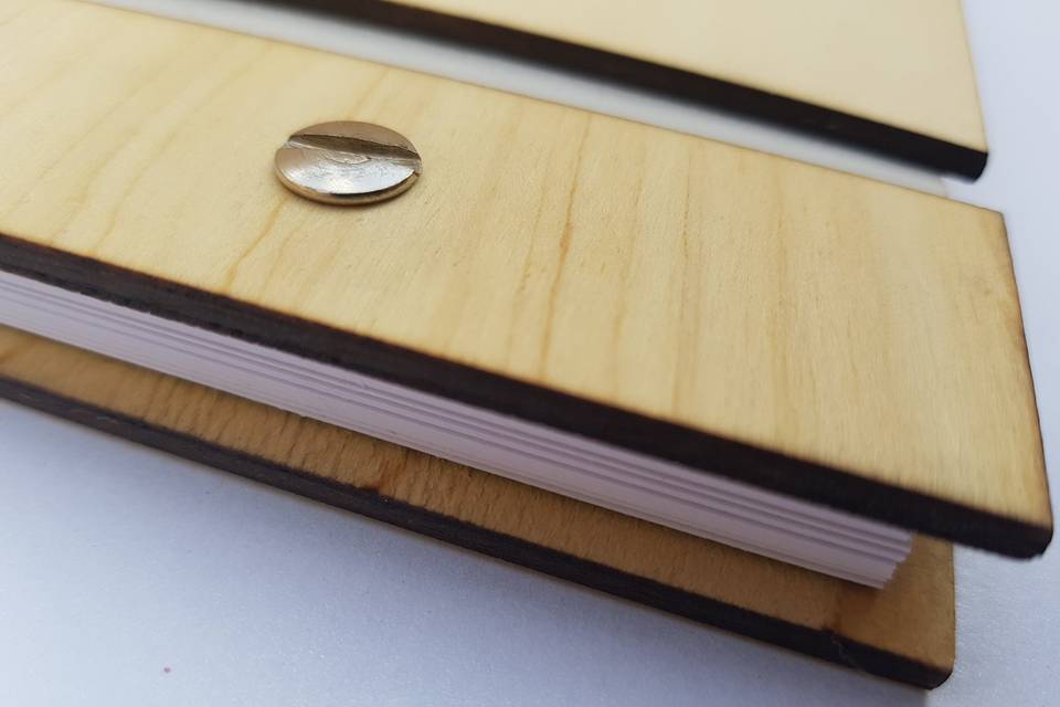 Libro de firmas de madera