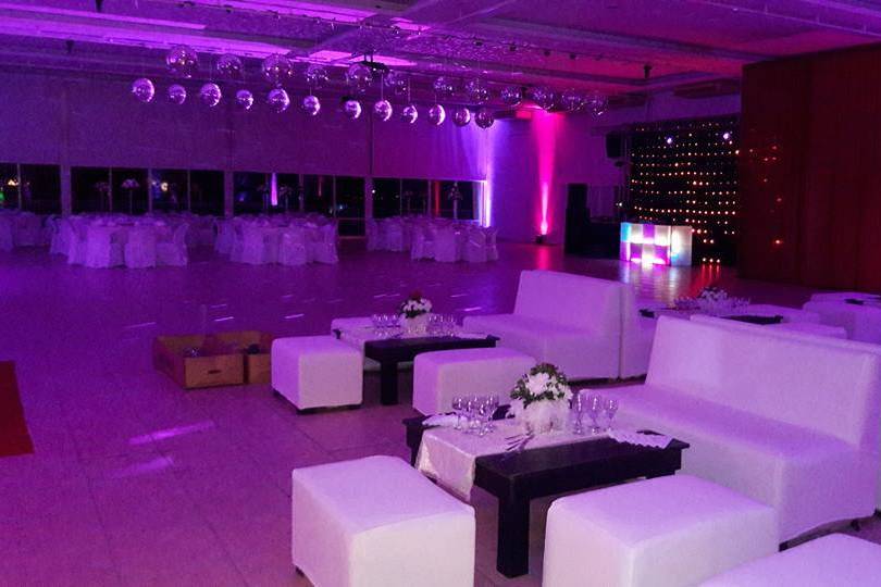 Sala lounge blanca