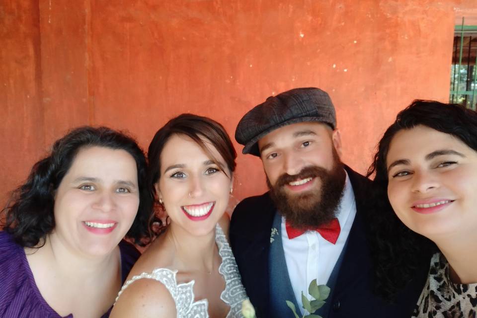 Junto a los novios siempre