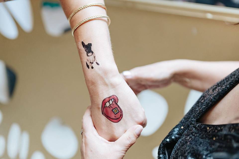 Tattoos temporales en la mano