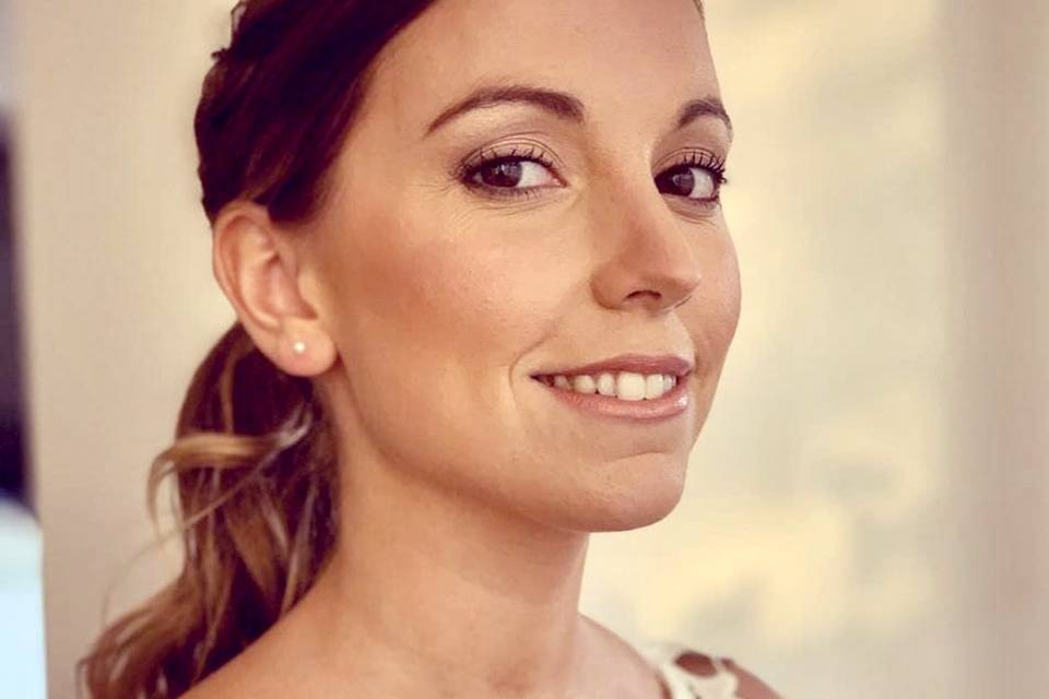 Maquillaje y peinado
