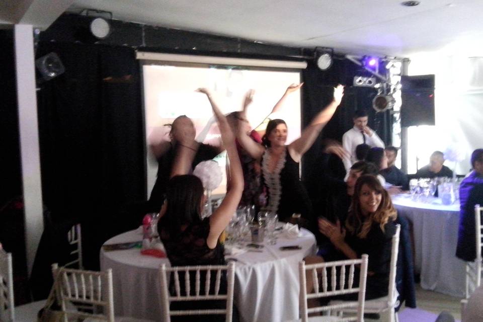 Mesas festejando