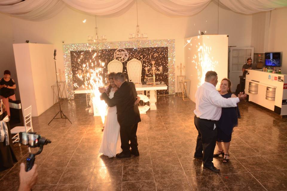 Espacio para celebraciones especiales con catering incluido
