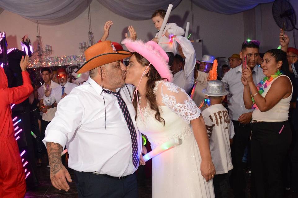 Espacio para celebraciones especiales con catering incluido