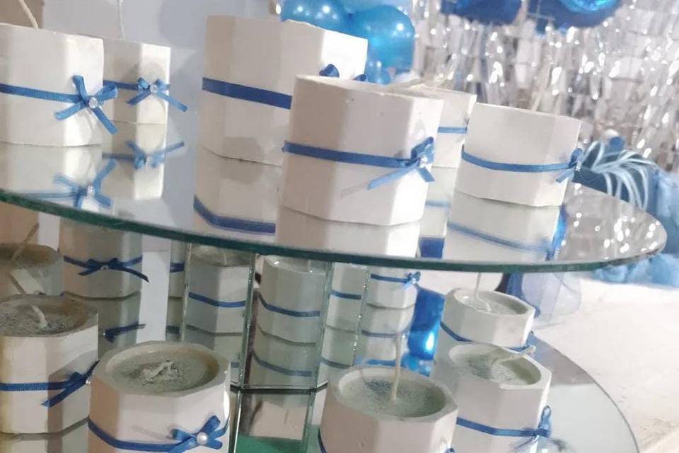 Velas en color blanco y azul