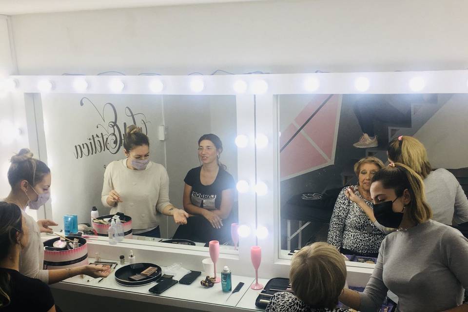 Juntas en su día de make up