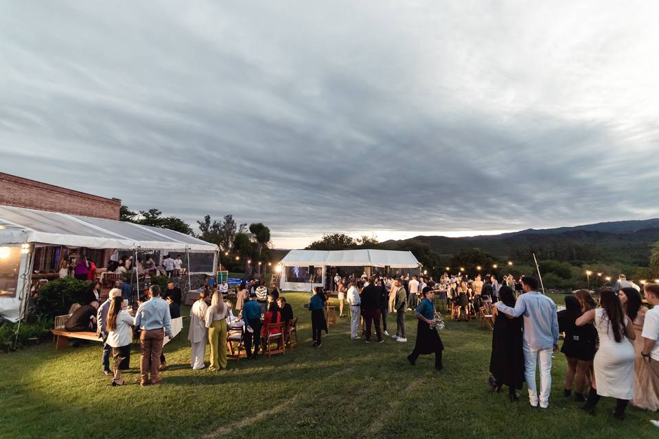 Espacio en medio de la naturaleza para celebraciones