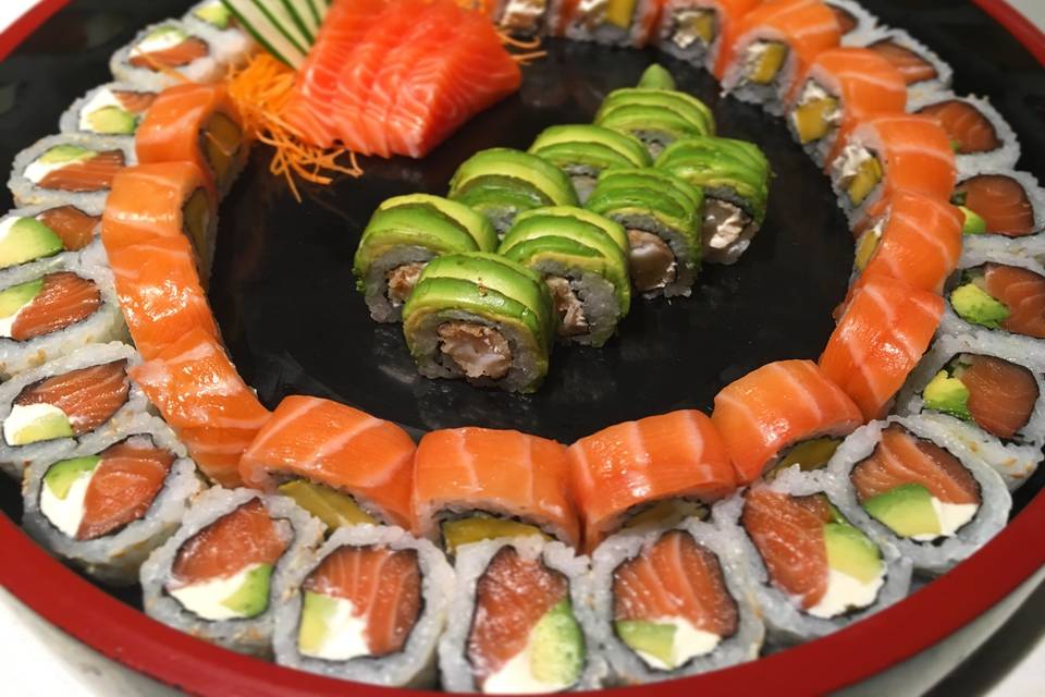 Bandeja de sushi variado