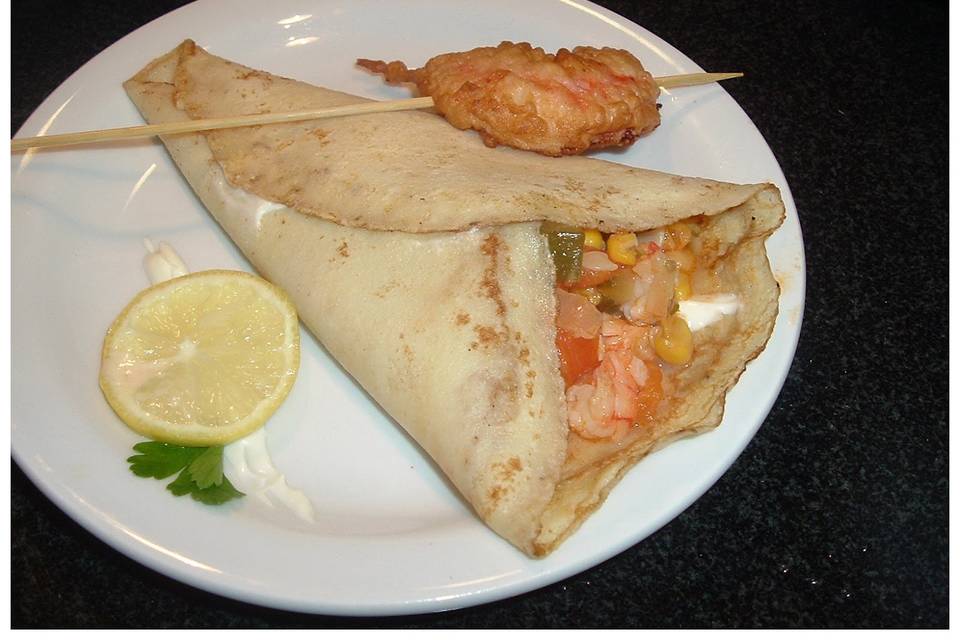 Crepe de camarones y vegetales