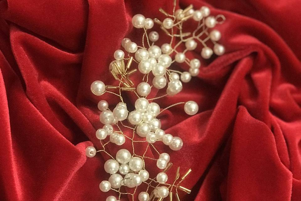 Perlas blancas base dorada