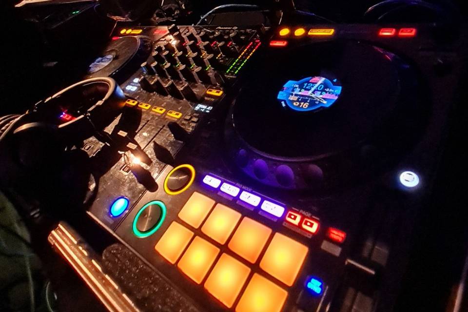 DJ y música