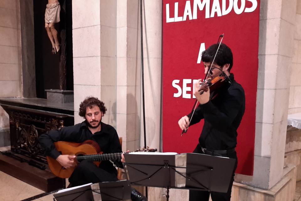 Violín, guitarra y voz