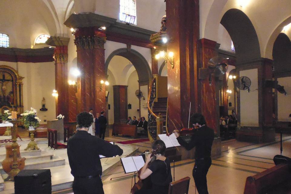 Dos violines y violoncelo