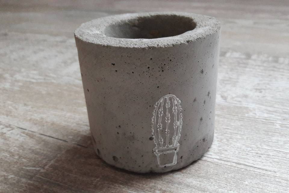 Maceta de cemento artesanal