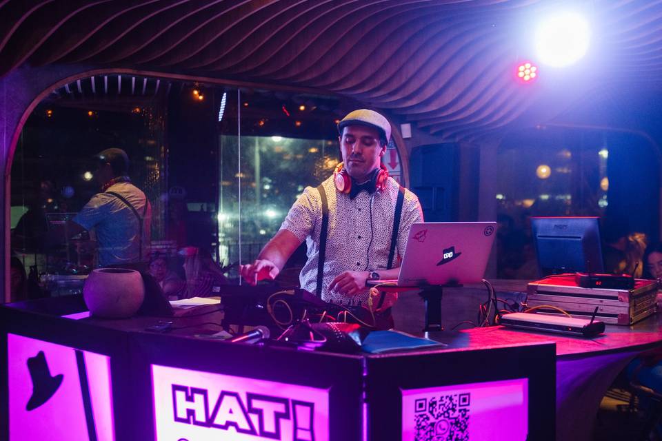 DJ Hat!