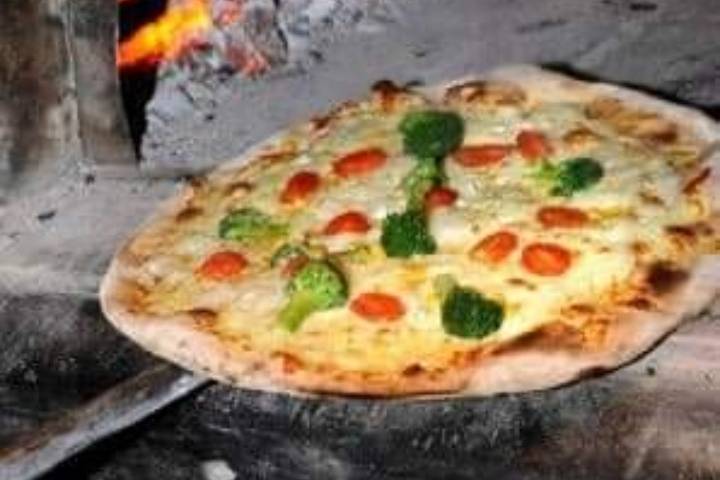 Pizza al horno de barro