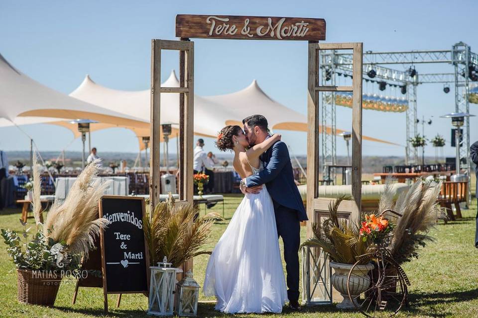 Los novios,boda al medio dia