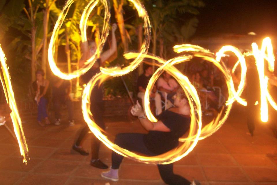 Swing con fuego y luces