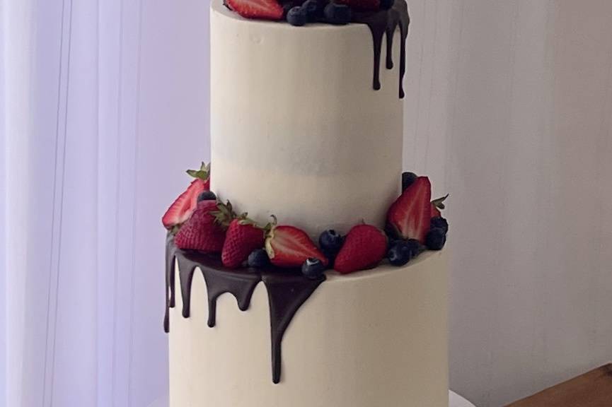 Torta de bodas con frutas