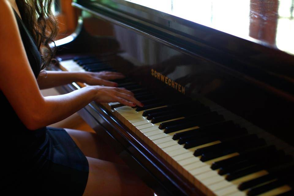 Mercedes Manghi - Piano y Voz