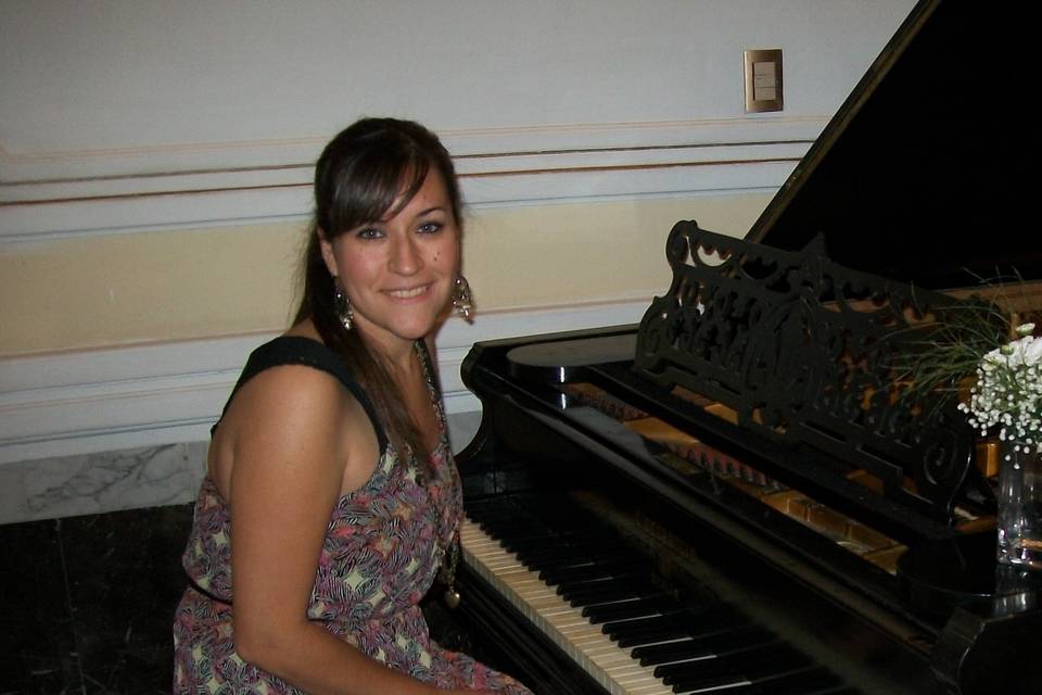 Ileana Robolón - Pianista
