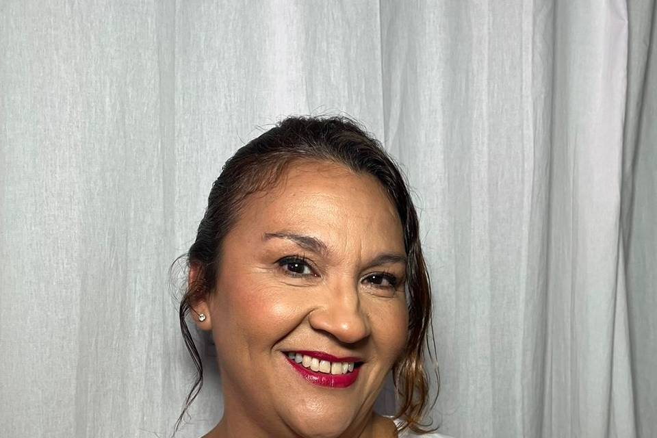 Maquillaje y peinado