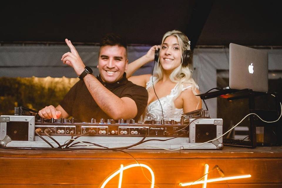 DJ con novia