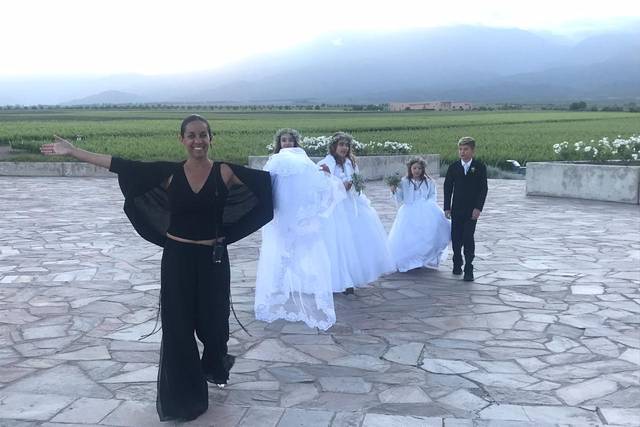 Your Wedding Around - Valeria Luquez