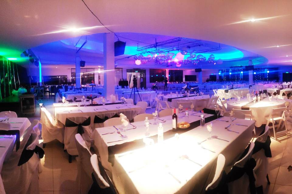 Salón de fiestas con catering